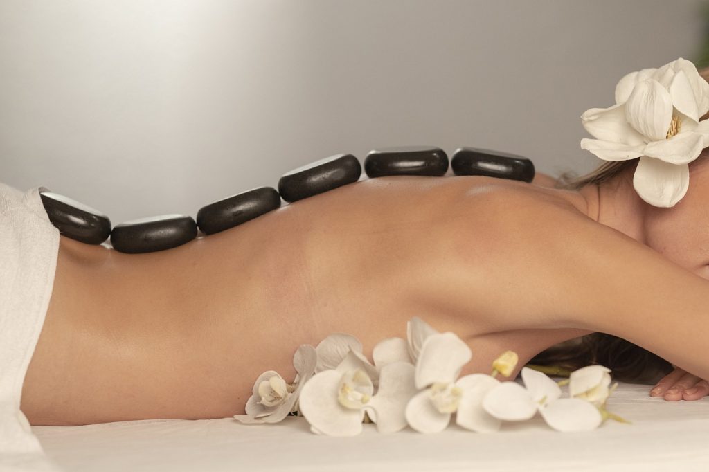El poder del masaje tántrico para mejorar la aceptación del cuerpo